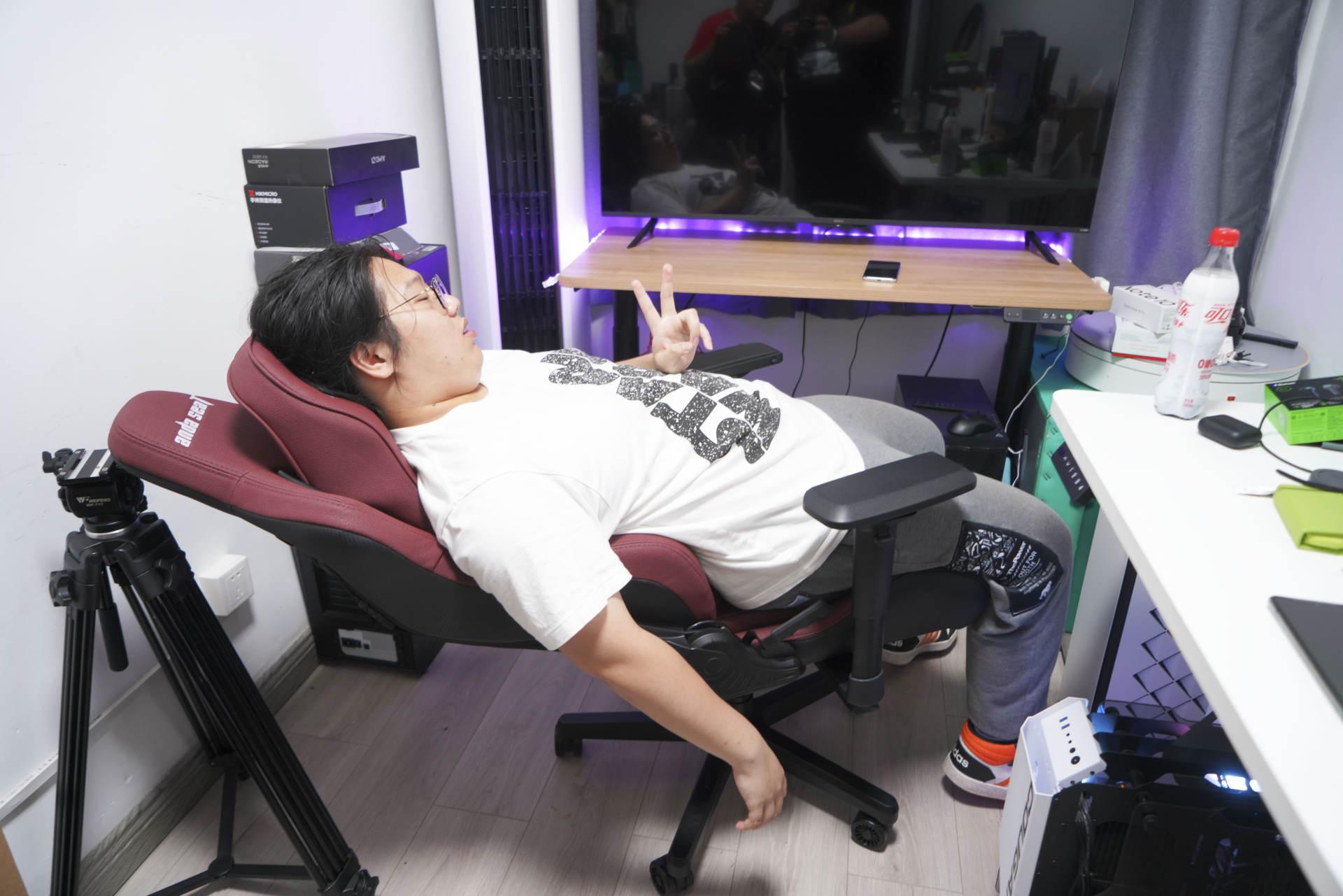 电竞椅子坐着舒服吗_电竞椅如何坐_电竞椅坐着跟普通椅子有区别吗