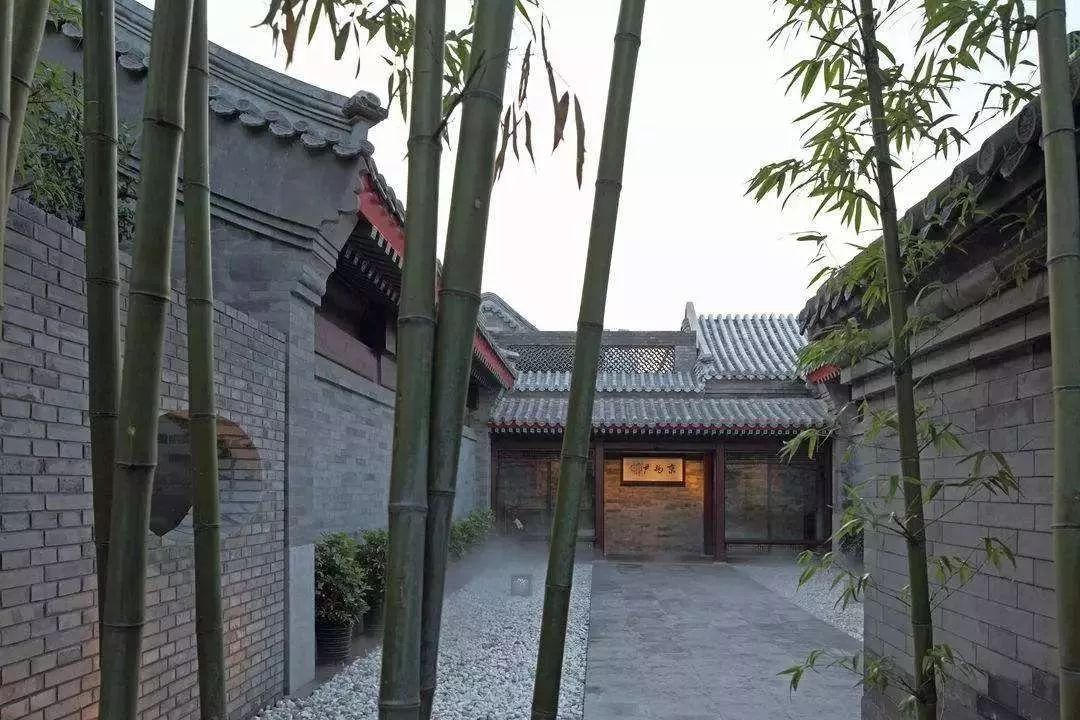 西餐厅穿什么比较合适_西餐厅穿着礼仪_米氏西餐厅穿搭
