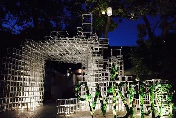 米氏西餐厅穿搭_西餐厅穿什么比较合适_西餐厅穿着礼仪